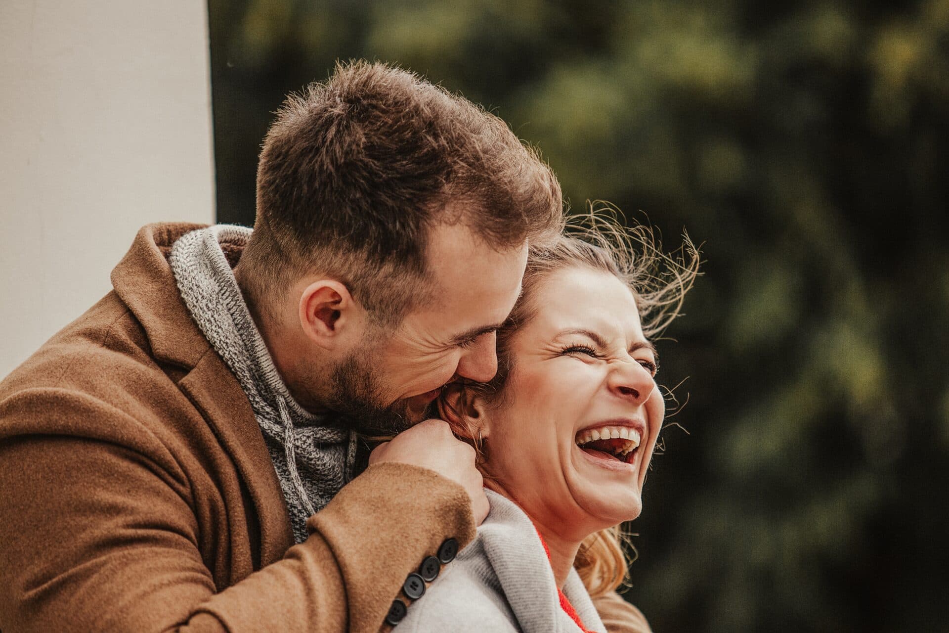 Rande a zásnubní focení v Brně, pár při romantickém focení, Marcela Kramářová fotografka