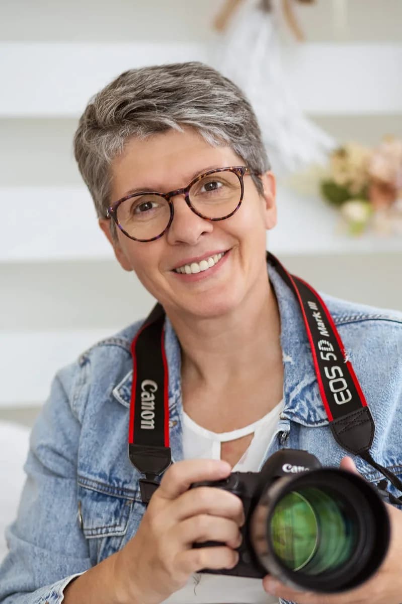 Marcela Kramářová, fotografka z Brna, s foťákem Canon