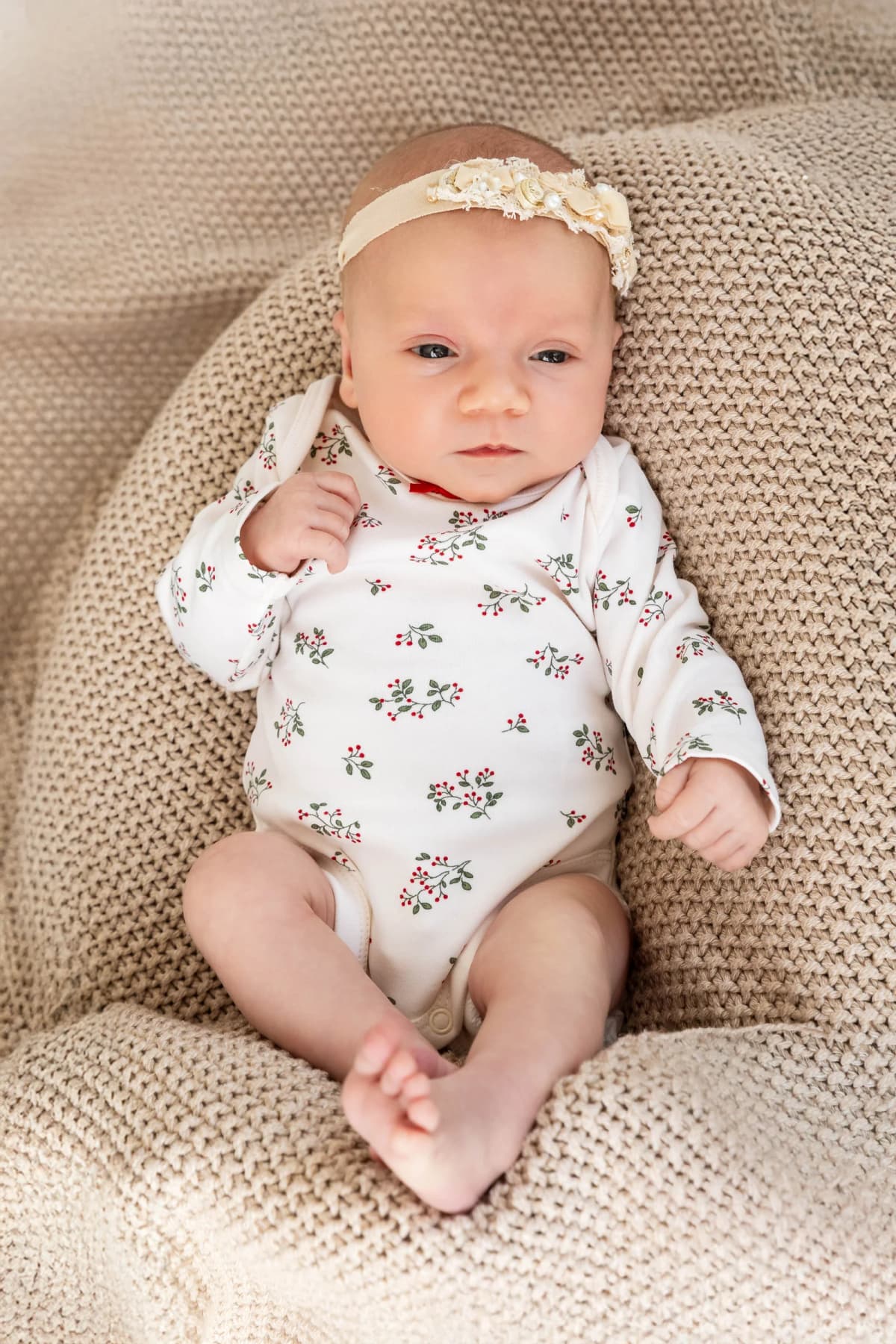 Sourozenecká láska na newborn focení v ateliéru Marcely Kramářové