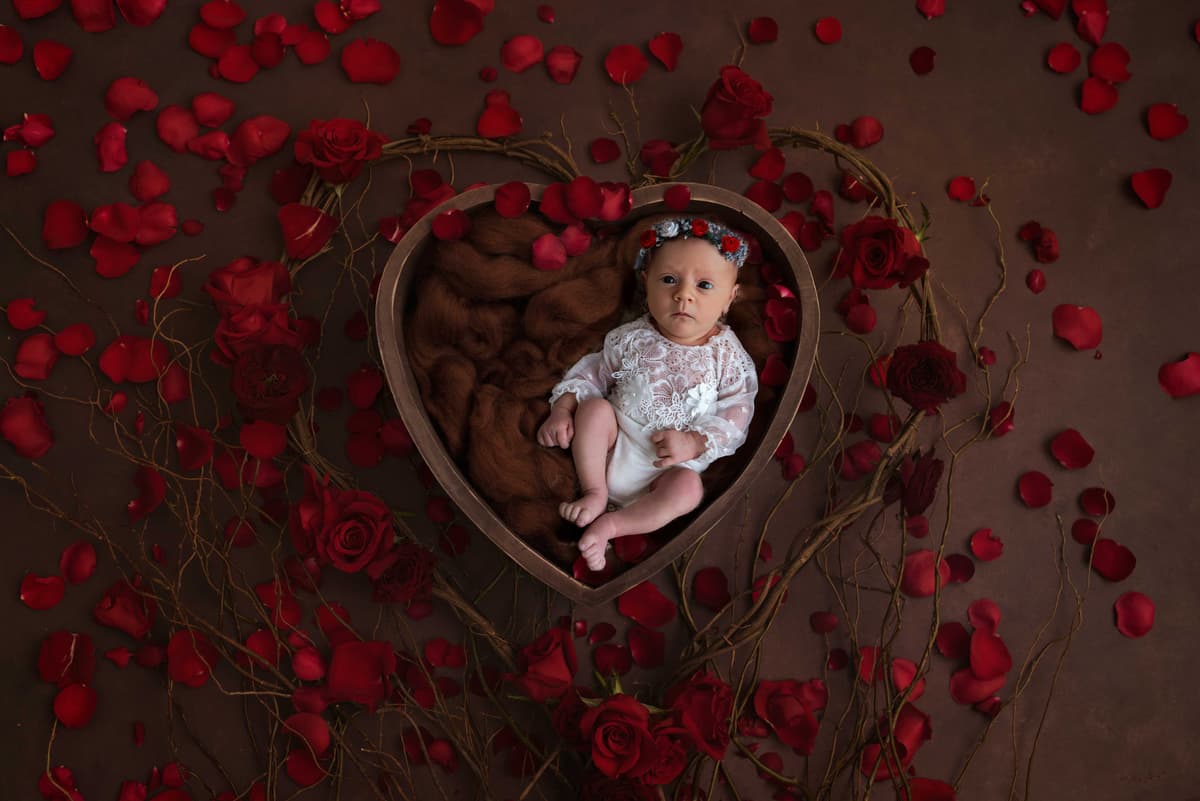Newborn focení s AI dekoracemi, bezpečně a stylizovaně bez rizika